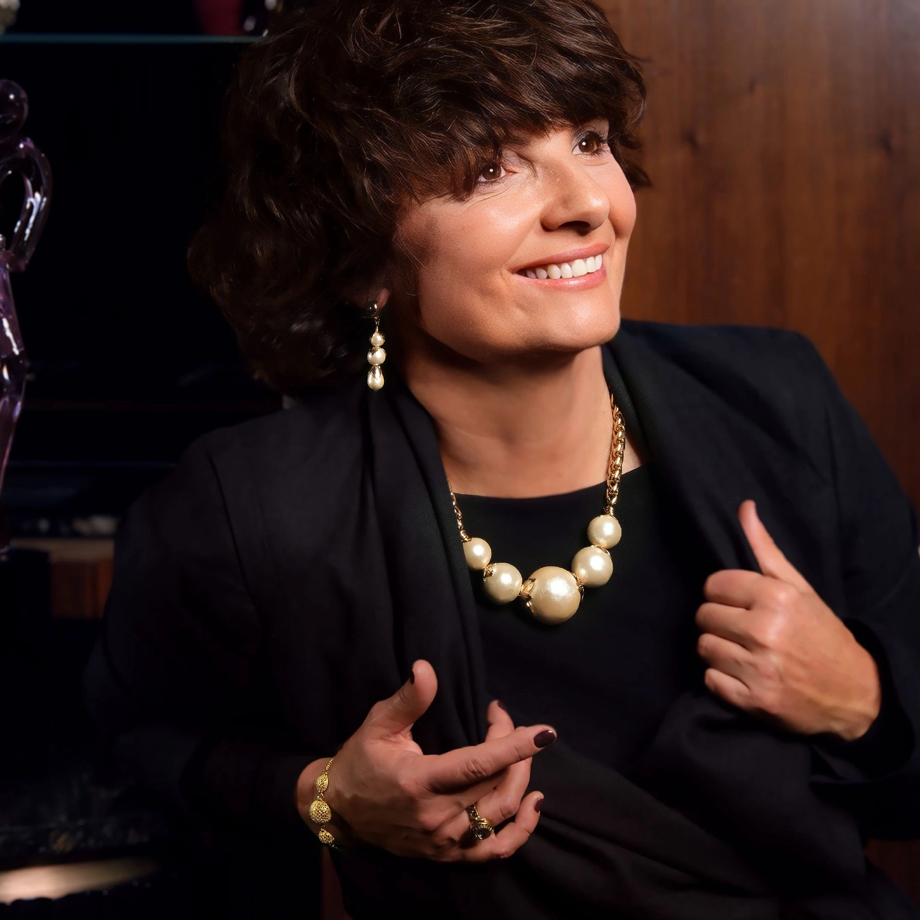 Duży mosiężny pierścionek z jasnym kryształem. LONG ISLAND