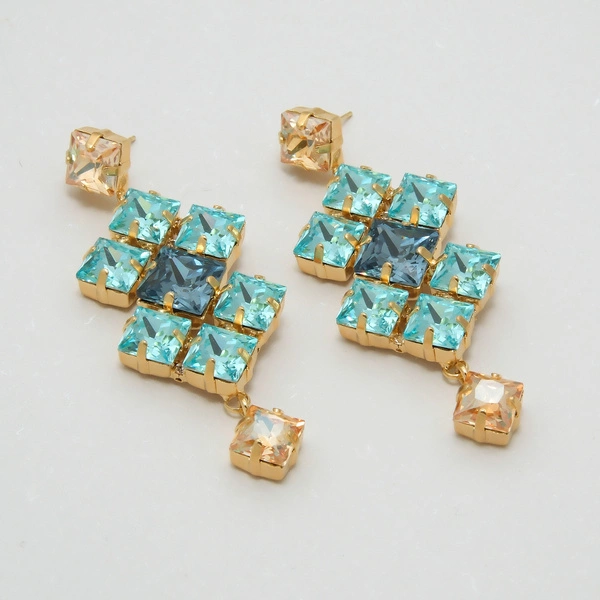 Pozłacane kolczyki wiszące z kryształami w formie rombów. ZACHÓD W PORCIE JAFFA