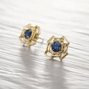 Geometryczne kolczyki wkrętki z niebieskim kryształem. UWIELBIENIE GEOMETRII