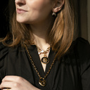 SANTO VERSACE. Colgante con un león negro