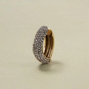 Pozłacana nausznica bogato wysadzana kryształami. O SOLO MIO