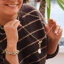 Długi złocony naszyjnik na lince z barokową perłą. SANT PERE PESCADOR