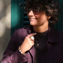 Pozłacany pierścionek z tarantulą na masie perłowej. KOSMATE MYŚLI