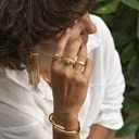 Sztywna bransoletka w kształcie zagiętego gwoździa. POZYTYWNY GWOŹDZIK