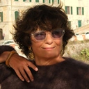 Złocone kolczyki kwiaty z płatkami i kryształkami. KWIAT NOCY