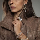 Pozłacane kolczyki-krzyże z białymi kryształkami. JEDNA KRÓLOWA