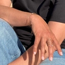 Pozłacana bransoletka z trójkątnym krysztakiem. ŚWIATŁO W ZENICIE