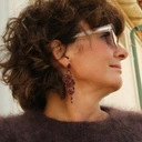 Kolczyki z motywem kwiatów z kryształami w tonie cabernet. LOT ANIOŁA