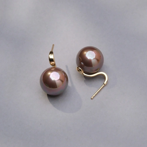 Złocone kolczyki ze szklanymi perłami w kolorze mokka. NIEBIAŃSKIE MARZENIA