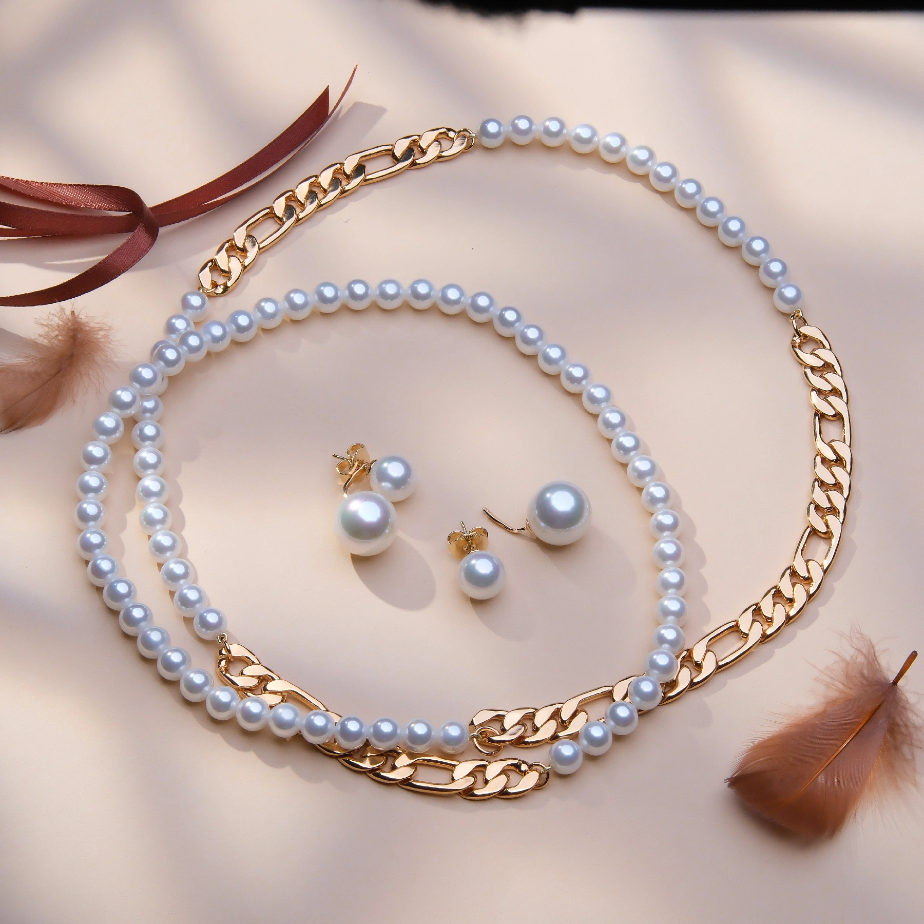 Zestaw naszyjnik i kolczyki z białych pereł Majorka. URODZONA PREZES