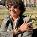 Regulowany pierścień z dużym czarnym kryształem. DOBRA SZEFOWA