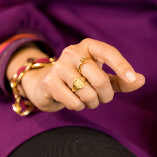 U - Ulka. Pierścionek z literką U