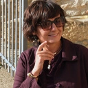 Sztywna złocona bransoletka z perłą słodkowodną. SUENO PERLADO