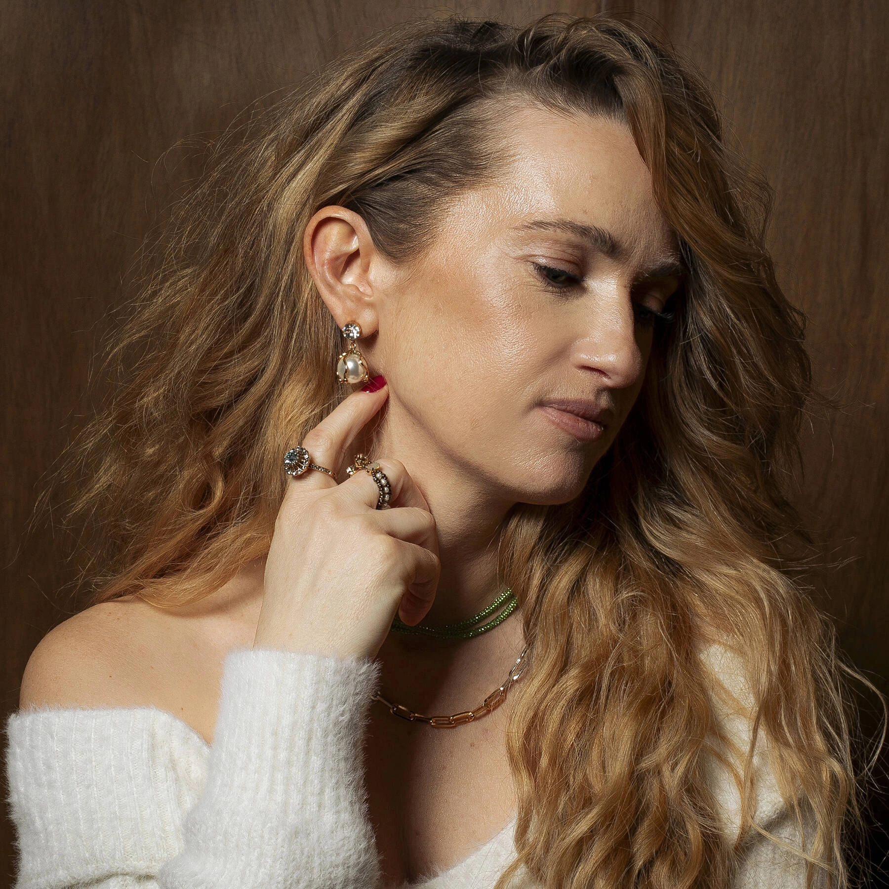 Krótki podwójny naszyjnik z zielonego sznurka. ROZPIERA MNIE ENERGIA