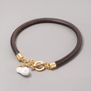 Naszyjnik z ciemnobrązowej ekoskóry z perłą hodowlaną. MGŁA NAD LASEM