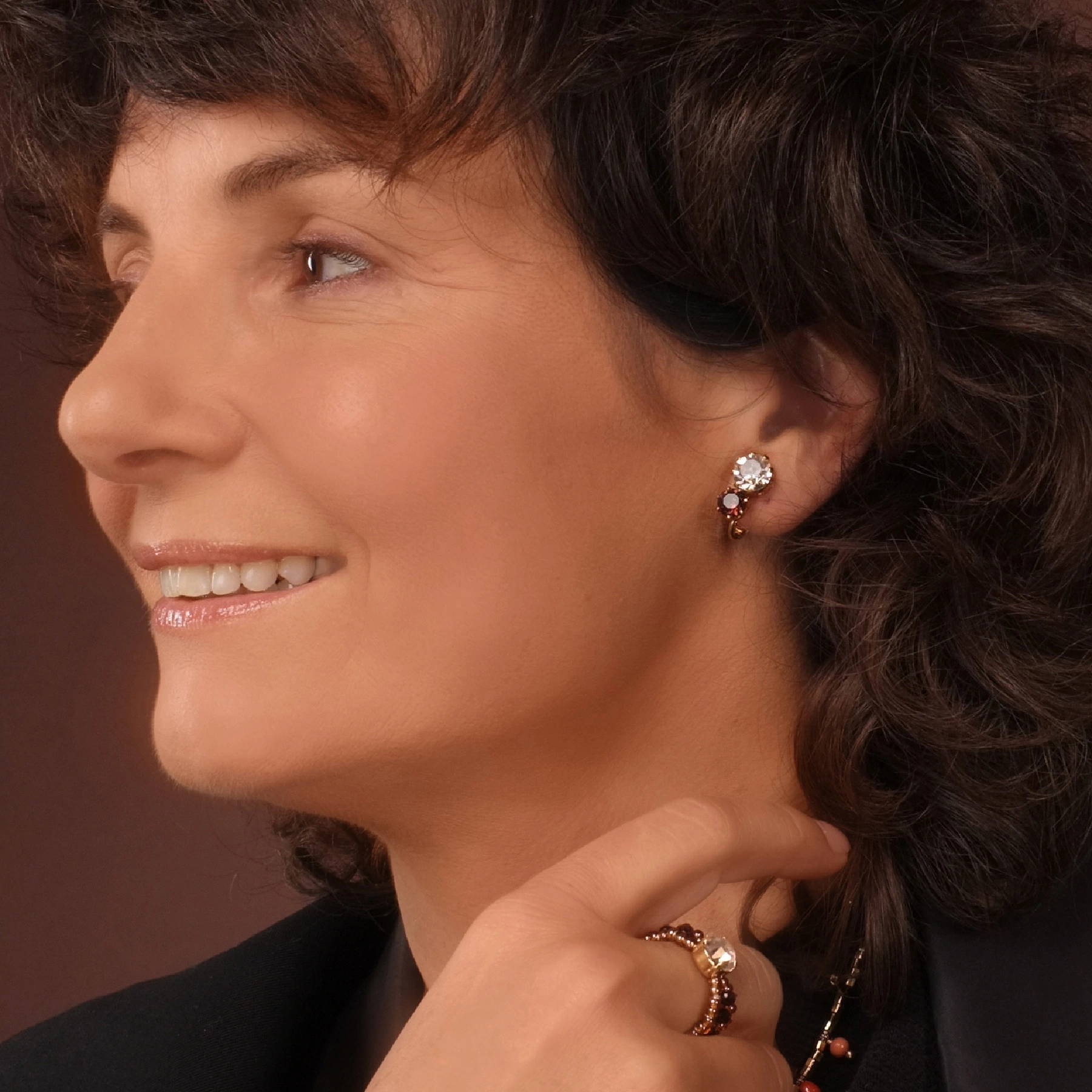 Pozłacany pierścionek z koralików z kryształem. DOBRY VIBE