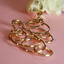 Długie pozłacane kolczyki z kółek o różnej średnicy. SPLECIONE ORBITY