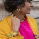 Sztywna bransoletka z kwiatem emaliowanym na zielono. ROZKWITAM