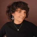 Srebrny naszyjnik z kwiatem wysadzanym kryształami. ENCANTO