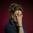 Zlocona bransoletka z motywem liści z kryształkami. NOSTALGICZNIE