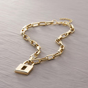 Jest moc. Krótki wisior z kłódką