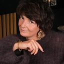 Długie kolczyki ze złotymi kwiatkami z cekinów. LUZ BLUSZCZ