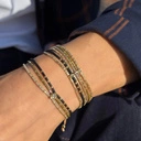 Bransoletka z paciorków Miyuki spięta złotym detalem. FRANCUSKI DOTYK