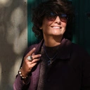 Pozłacany pierścionek z tarantulą na masie perłowej. KOSMATE MYŚLI