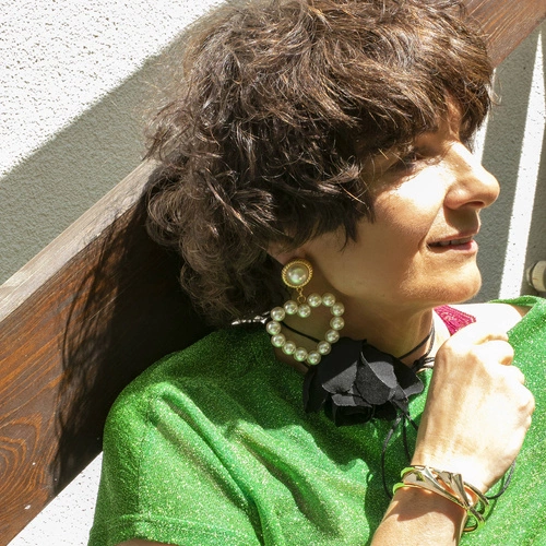 Duże kolczyki ze sztywną zawieszką w kształcie serca. NIEWINNY FLIRT