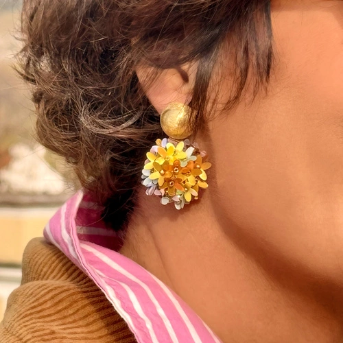 Wiszące kolczyki kule z kolorowymi kwiatkami. CZUĆ WIOSNĘ