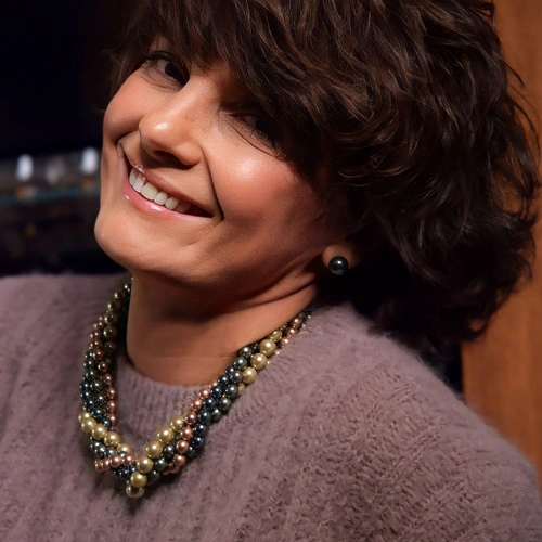 Krótki naszyjnik ze szklanych pereł w różnych kolorach. CZUJĘ SZCZĘŚCIE