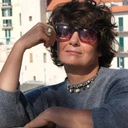 Regulowany pierścionek z ażurowym dekorem i perłą. DOTYK MGŁY