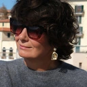 Pozłacane kolczyki z perłą i ażurową zawieszką. ROZWIANE MYŚLI