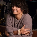 Złocony naszyjnik ze szklaną białą perłą w koronie. SŁOŃCE WE MNIE