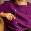 Długi naszyjnik z łańcuszka zdobiony perełkami. WAŻKA W SŁOŃCU