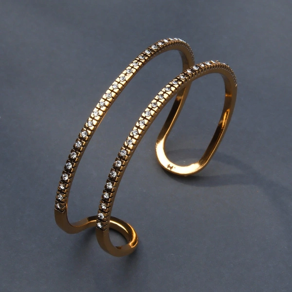 Sztywna otwarta bransoletka z przezroczystymi cyrkoniami. UŚMIECH O PORANKU