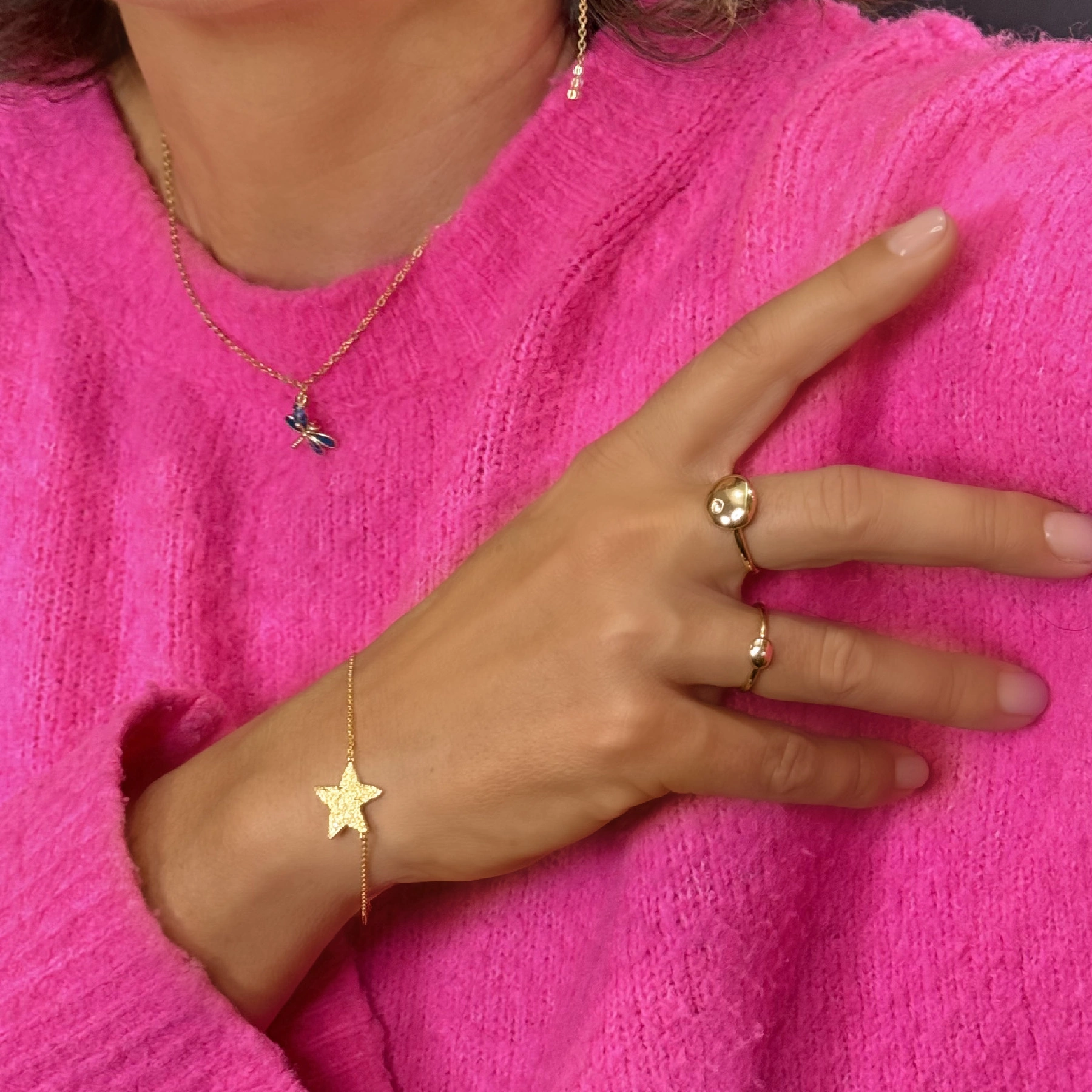 Krótki pozłacany naszyjnik z emaliowaną ważką. DODAJE SIŁY