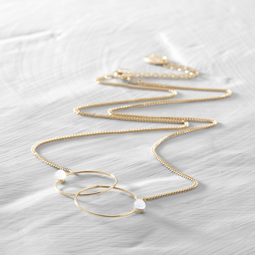 PARA SEÑORITA EVA. Un delicado collar con círculos