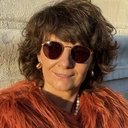 Drobne pozłacane kolczyki z ozdobną ażurową kratką. MAŁA PRZYJEMNOŚĆ