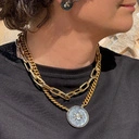 Pozłacane kolczyki wkrętki z pszczołą z cyrkonii. NIEZASTĄPIONA