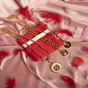 Okazały naszyjnik z łańcucha z dekorem. KŁÓDKA NA SZCZĘŚCIE