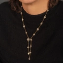 Długi naszyjnik zdobiony perłami i kryształami. BRYZA