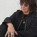 Okazały pierścień w kolorze starego złota z dużą perłą. PERŁA I ŻABKI