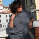 Regulowany naszyjnik z czarnymi ażurowymi dekorami. SIDŁA NAMIĘTNOŚCI