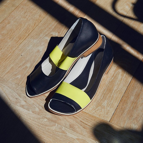 Czerń, klasa, energia. Baleriny z odkrytymi palcami r. 39