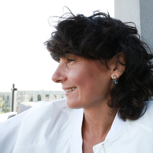 CHATEAU DE BORDEAU. Pendientes tachuelas pequeños en color oro y gris