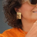 Złote kolczyki kwadraty o nieregularnej teksturze. POKAŻ SIEBIE