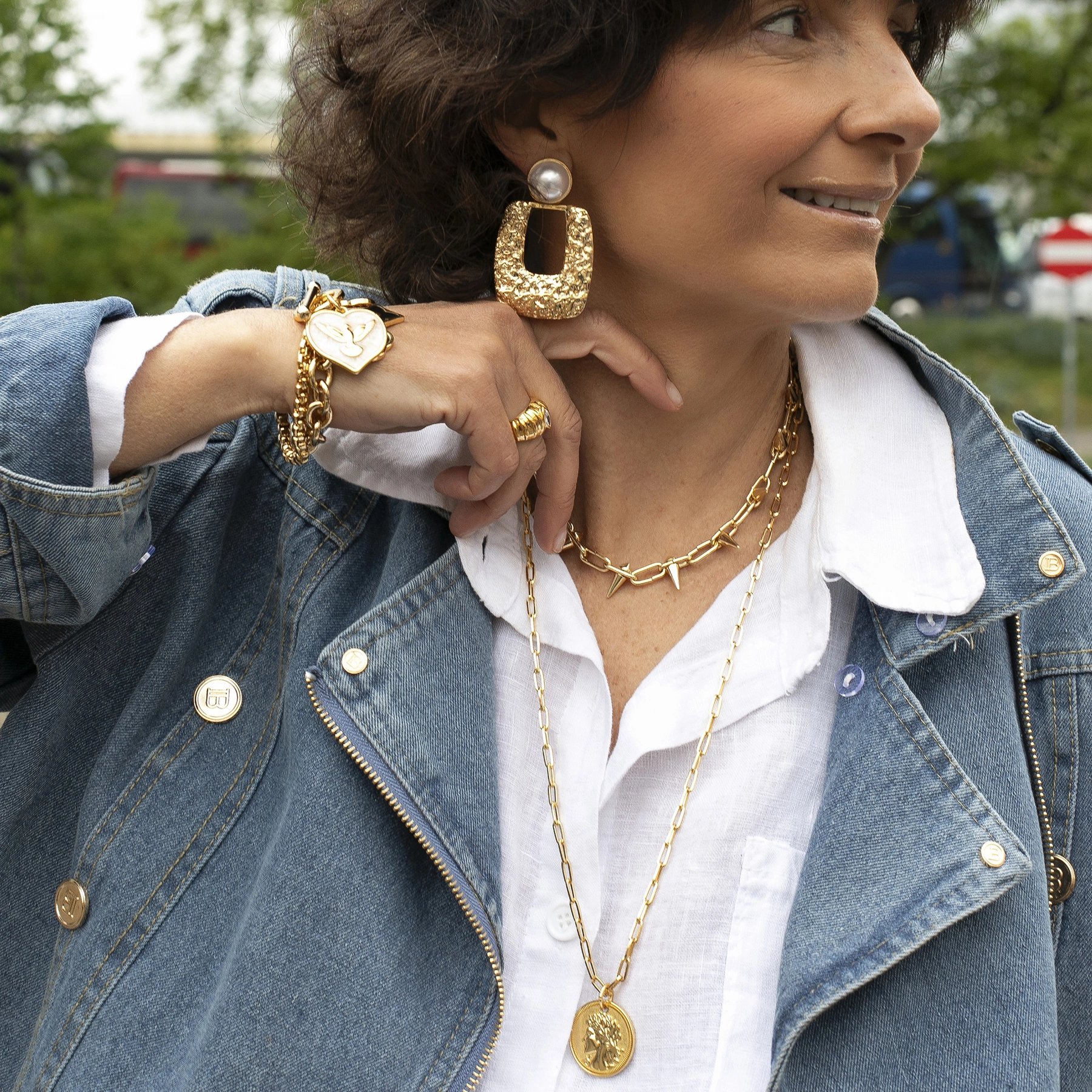 Złocona bransoletka łańcuch z sercem z motywem gołębicy. SERCE NA DŁONI