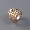 Szeroki pozłacany pierścionek z dziewięciu obrączek. FABRYKA SNÓW