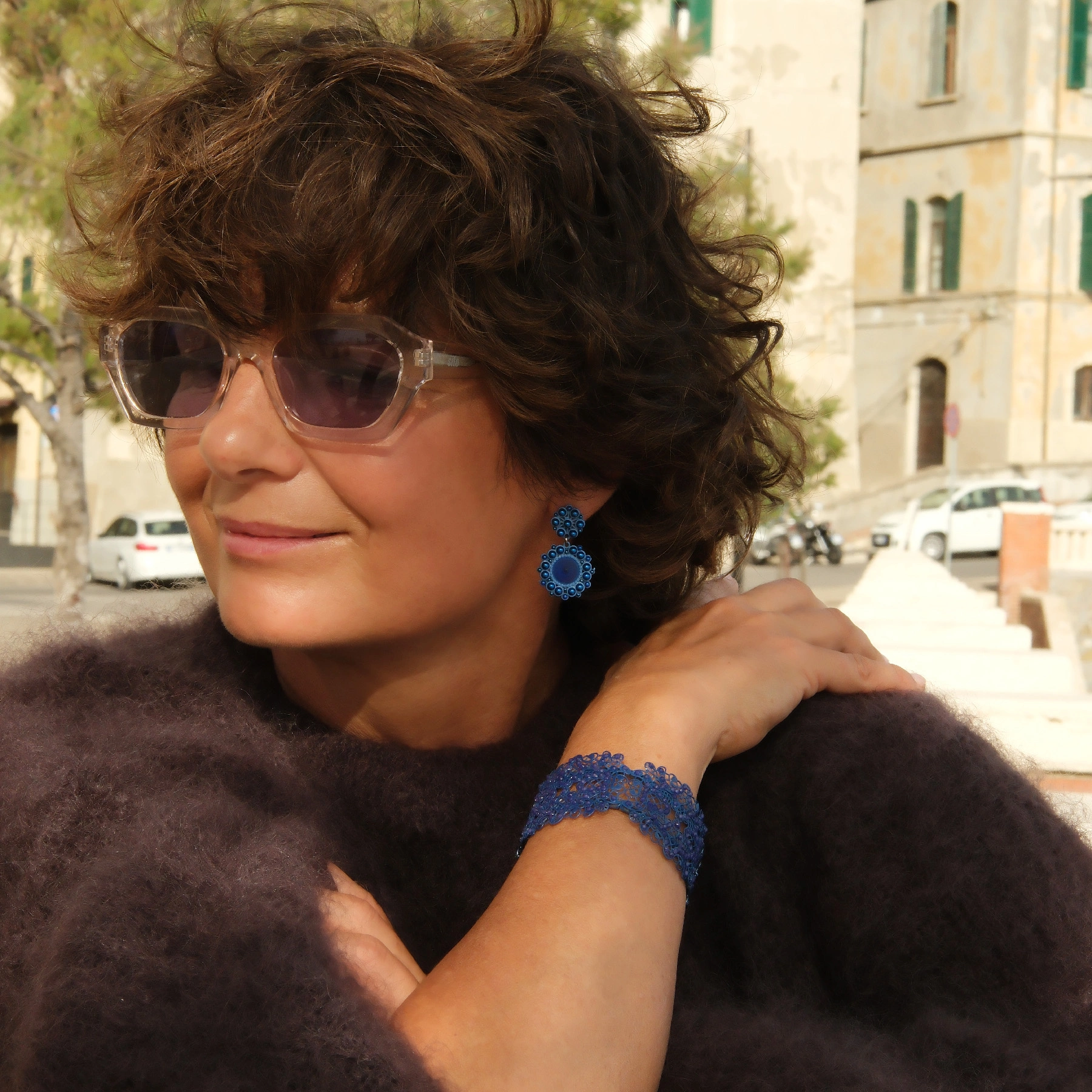 Srebrzone kolczyki kwiaty w soczystym niebieskim. FIORI AZZURRI